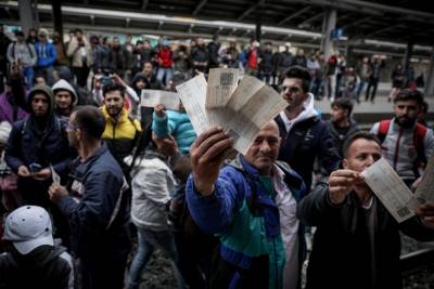 Τα ΜΑΤ του ΣΥΡΙΖΑ κατέλαβαν τον Σταθμό Λαρίσης για να σταματήσουν τους απελπισμένους πρόσφυγες και μετανάστες!