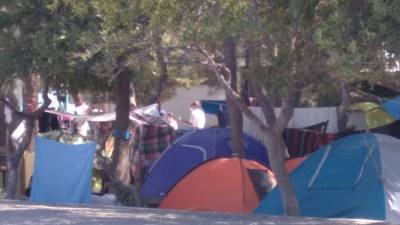 ΣΥ.ΠΡΟ.ΜΕ.: Απαγόρευση εξόδου για όλους τους πρόσφυγες των υπερσυνωστισμένων στρατοπέδων Ελαιώνα, Σχιστού, Μαλακάσας!