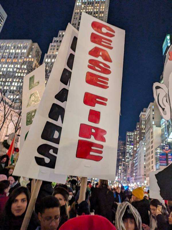 Χάος παντού… Against the Current Editors