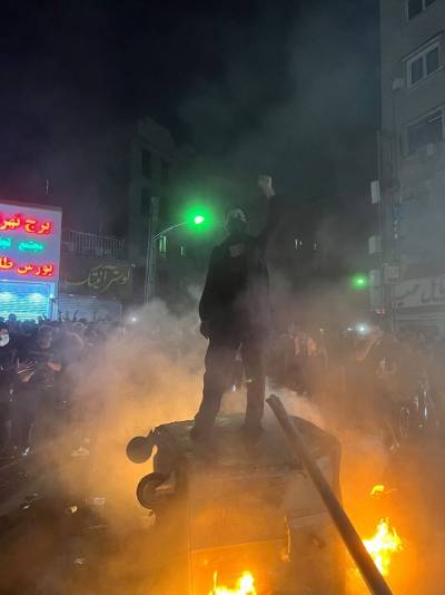 Ιράν: Το ισλαμικό καθεστώς κλονίζεται από μια πρωτοφανή εξέγερση