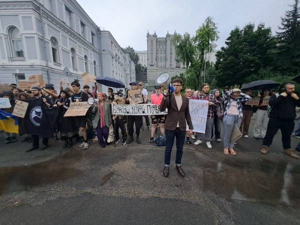 Соціальний рух - Κοινωνικό κίνημα: Ο λαός είναι η δύναμη! Νίκησαν οι διαδηλώσεις κατά της διαφθοράς