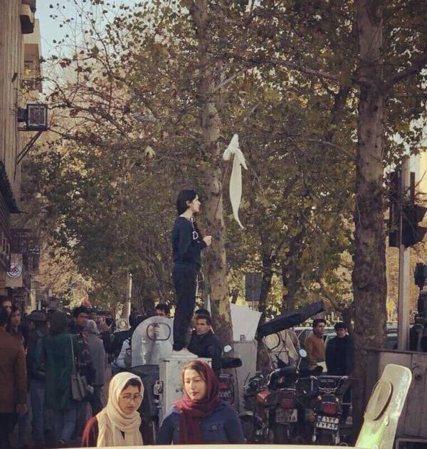 Το Κίνημα «No Future» στο Ιράν Εναντιώνεται στην Ισλαμική Δημοκρατία