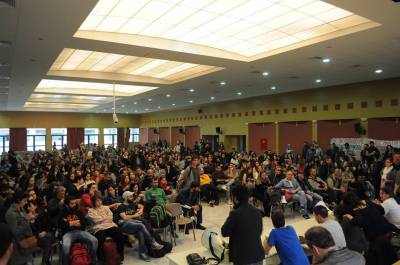 Απόφαση της πανελλαδικής συνέλευσης αγώνα που πραγματοποιήθηκε στη διάρκεια της κατάληψης του Υπουργείου Παιδείας από τους διαδηλωτές στις 16 Μάρτη