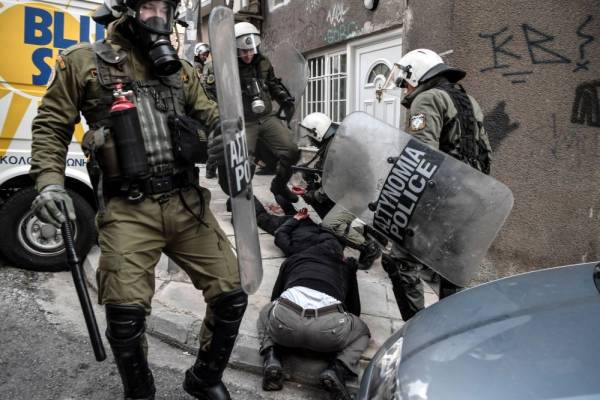 Η αστυνομική βία στην Ελλάδα: χρήση όπλων, βασανιστήρια, ρατσισμός, σεξισμός