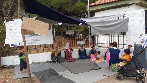 Απεργία πείνας 10 εγγύων γυναικών στο στρατόπεδο κράτησης προσφύγων στη Ριτσώνα