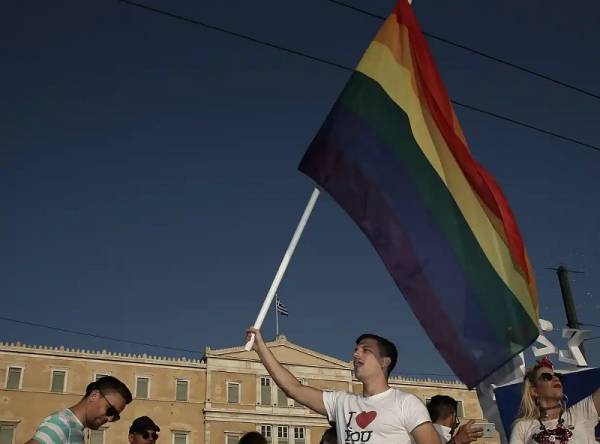 Με αφορμή το γάμο των ομόφυλων ζευγαριών: διεκδικήσεις και θεσμικές αλλαγές –γράφει η Liliana Saliaj