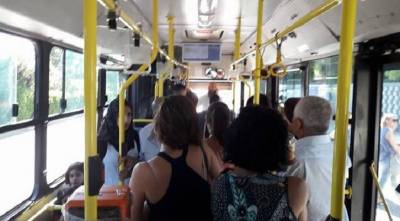 Καταγγελία για ρατσιστική συμπεριφορά οδηγού λεωφορείου: Απαίτησε να κατέβει γυναίκα πρόσφυγας μαζί με το παιδί της!