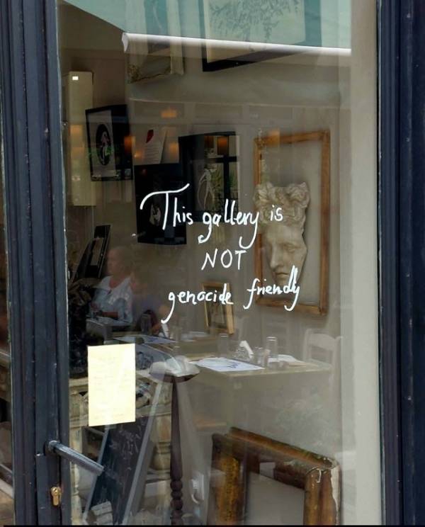 Ανατρεπτική Συμμαχία για την Αθήνα: καταγγελία της εμπρηστικής επίθεσης στην γκαλερί Eclectica