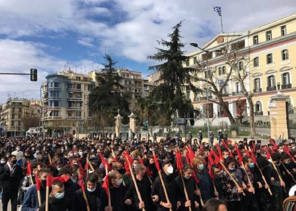 Θεσσαλονίκη: Εκκένωση της Πρυτανείας 5 ώρες πριν λήξει η κατάληψη – Μαζική πορεία