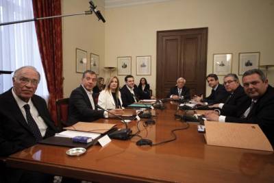 ΑΝΤΑΡΣΥΑ: Όλοι μαζί, δεξιότερα...