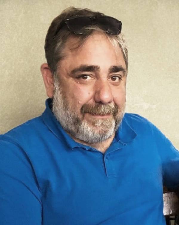 Μια Πόλη Ανάποδα:Αποχαιρετούμε σήμερα τον αγαπημένο φίλο και σύντροφό μας Φώτη Παπασπυρίδη