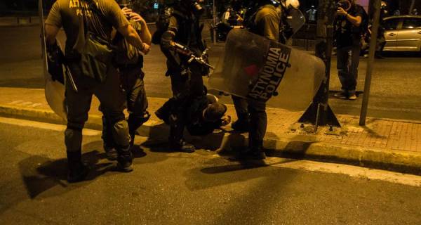 Αθήνα: τραυματισμός 16χρονου που συνελήφθη στα Εξάρχεια