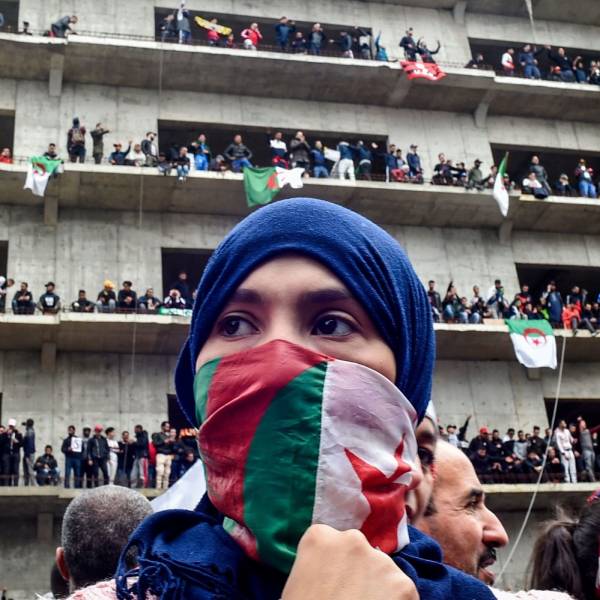 Αλγερία: «Πολλές γυναίκες έχουν συνειδητοποιήσει την αξία της διεκδίκησης των δικαιωμάτων τους και απαιτούν το τέλος του συστήματος»