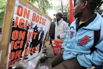 Παρίσι: Εκατό εργαζόμενοι μετανάστες χωρίς χαρτιά σε απεργία