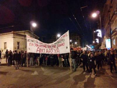 Ανοιχτό το Πολυτεχνείο – Οι πύλες άνοιξαν για όλο το λαό