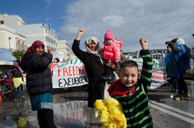 Πορεία γυναικών προσφύγων κατά της Μόριας