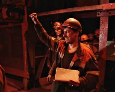 Οι εργάτες στα ορυχεία της Ουκρανίας αντιστέκονται