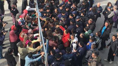 Διώχνουν τους πρόσφυγες από το Ελληνικό