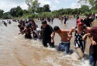 Τα μεταναστευτικά καραβάνια προκαλούν τις κυβερνήσεις της ηπείρου