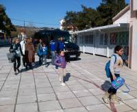 ΣΥΛΛΟΓΟΣ Δ/Ν ΥΠΑΙΘΡΟΥ ΘΕΣ/ΝΙΚΗΣ: 1ο Δημοτικό Σχολείο Ωραιοκάστρου- Κανένα προσφυγόπουλο έξω από τα σχολεία μας