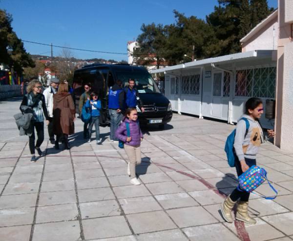 ΣΥΛΛΟΓΟΣ Δ/Ν ΥΠΑΙΘΡΟΥ ΘΕΣ/ΝΙΚΗΣ: 1ο Δημοτικό Σχολείο Ωραιοκάστρου- Κανένα προσφυγόπουλο έξω από τα σχολεία μας