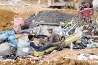 Αττική οδός, έξοδος 7: Ο τόπος των Ρομά