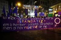 Τουρκία: Μαζικές διαδηλώσεις ενάντια στη βία κατά των Γυναικών (φωτογραφίες)