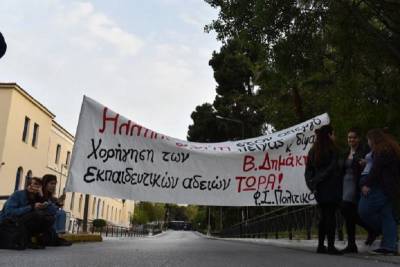 Σε απεργία πείνας και δίψας μέχρις εσχάτων ο Βασίλης Δημάκης