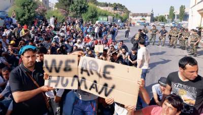 Η «εξέγερση των μεταναστών» στην Μυτιλήνη και οι διαπραγματεύσεις της κυβέρνησης