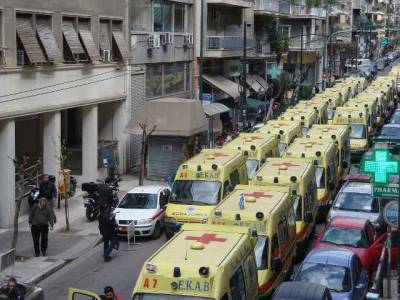 Εργαζόμενοι ΕΚΑΒ: Απεργιακές κινητοποιήσεις από 1/1/2016 εάν η κυβέρνηση τους αφήσει ανασφάλιστους