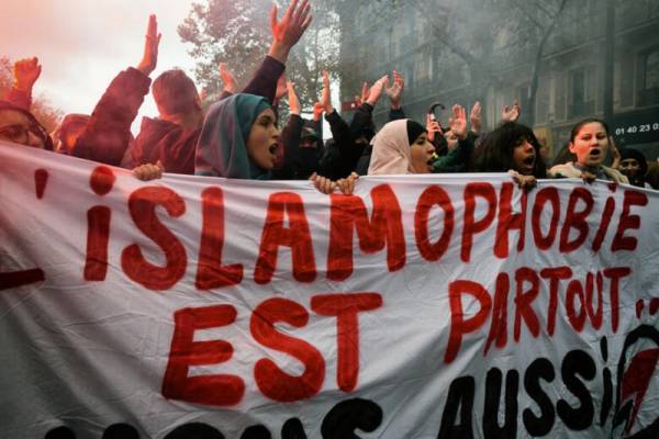 Γαλλία: Το κυνήγι για μουσουλμάνους και «ισλαμοαριστερούς» άνοιξε. Υπεύθυνος ο Μακρόν-ανακοίνωση του NPA