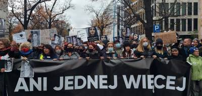 «Ούτε μία λιγότερη!» - μαζικές διαδηλώσεις στην Πολωνία