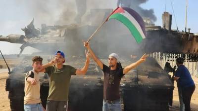 Μαχητές της Χαμάς από τη Γάζα εισβάλλουν στο Ισραήλ, συλλαμβάνουν και σκοτώνουν στρατιώτες
