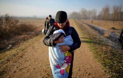 ΑΝΤAΡΣΥΑ Πάτρας- Μπλόκο σε πόλεμο/εθνικισμό και όχι στους πρόσφυγες.