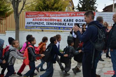 Εκπαιδευτικοί σε καμπς προσφύγων και μεταναστών: Τα προσφυγόπουλα αποκλείονται (και) από την τηλεκπαίδευση