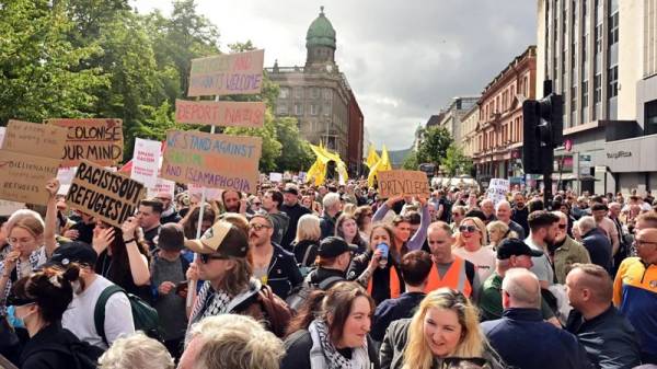 Από το Ballymena στο Coolock: αντιμεταναστευτικές διαδηλώσεις στην Ιρλανδία - του Mark F