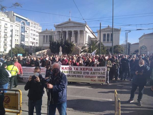 Καταγγελία των παρεμβάσεων Δημοσίου: Με ΜΑΤ και χημικά χτύπησαν τη σημερινή μαζική συγκέντρωση για τα βαρέα και ανθυγιεινά