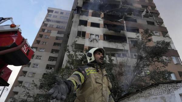 Κάτω τα χέρια από το Ιράν!