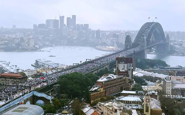Ντροπή σε όσους χρησιμοποιούν τη σφαγή στο Μπόντι για να δυσφημίσουν την αλληλεγγύη προς την Παλαιστίνη - D. Taylor