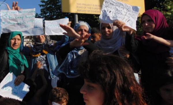 Ιωάννινα: Ξεσηκώθηκαν οι πρόσφυγες – Φίδια και σκορπιοί στο στρατόπεδο