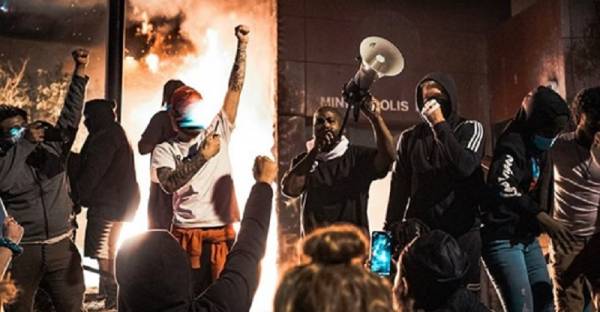 Αλληλεγγύη με την παγκόσμια αντιρατσιστική εξέγερση. Ανακοίνωση του Εκτελεστικού Γραφείου της 4ης Διεθνούς