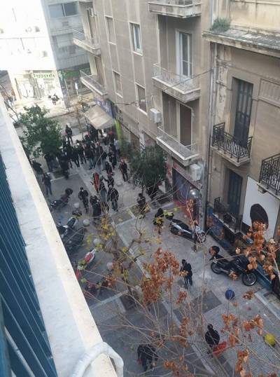 ΑΝΤΑΡΣΥΑ: Ακέραια η πολιτική ευθύνη της κυβέρνησης για την επίθεση των ΜΑΤ στα γραφεία του ΝΑΡ