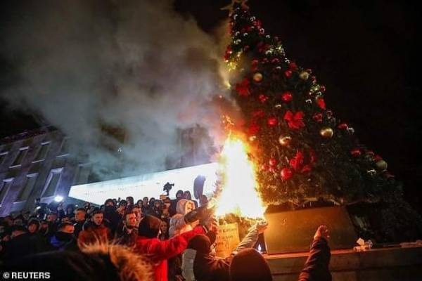 Η ΣΦΑΙΡΑ ΕΝΟΣ ΕΤΟΙΜΟΘΑΝΑΤΟΥ ΣΥΣΤΗΜΑΤΟΣ...Ανακοίνωση της αλβανικής οργάνωσης ριζοσπαστικής Αριστεράς Organizata Politike