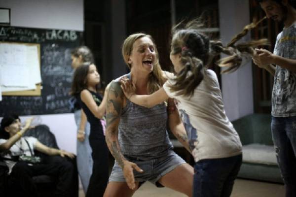 Pia Klemp: Ό,τι κι αν γίνει δε θα μου πάρουν ποτέ την πίστη και τη χαρά μου στον αγώνα για κοινωνική απελευθέρωση