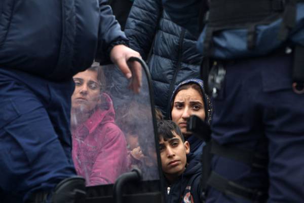 Με απελάσεις προσφύγων  γιόρτασε τη μέρα Αστυνομίας η ΕΛ.ΑΣ.