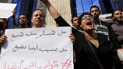 Αίγυπτος: ο λαός ξανά στους δρόμους