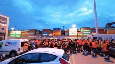 Οργή για τον νεκρό εργάτη στις προβλήτες της Cosco. Με 24ωρη απεργία απαντούν οι εργαζόμενοι