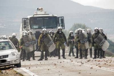 ΑΓΩΝΙΣΤΙΚΕΣ ΠΑΡΕΜΒΑΣΕΙΣ ΣΥΣΠΕΙΡΩΣΕΙΣ ΚΙΝΗΣΕΙΣ ΔΕ Όχι στην κρατική βία και καταστολή! Αλληλεγγύη και κοινός αγώνας με πρόσφυγες και μετανάστες!