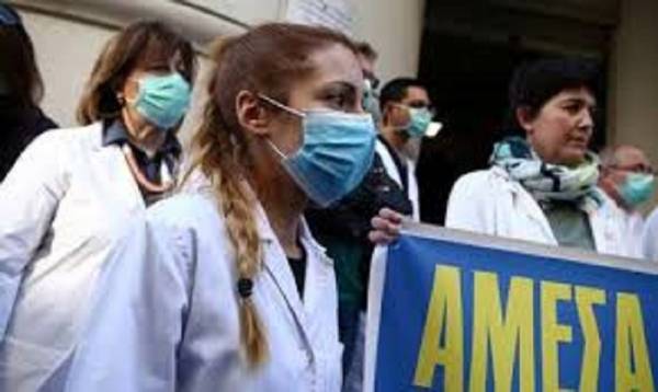 Ανακοίνωση της ΟΕΝΓΕ για τη διασωληνωμένη γιατρό στη Λάρισα