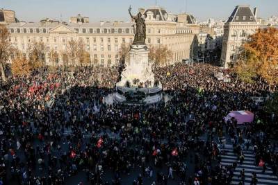 Γαλλία: Στους δρόμους χιλιάδες διαδηλωτές ενάντια στο νόμο που περιορίζει την ελευθεροτυπία